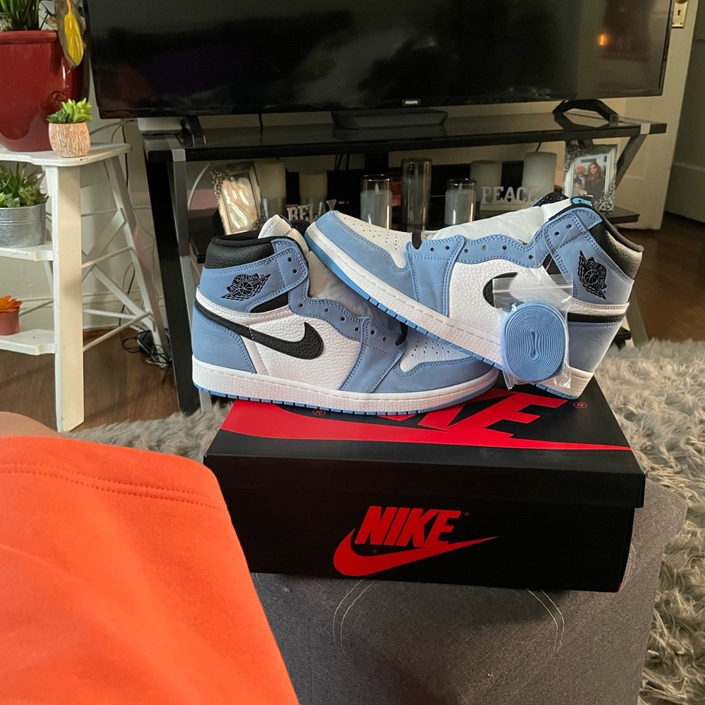 Air Jordan 1 Unc👟